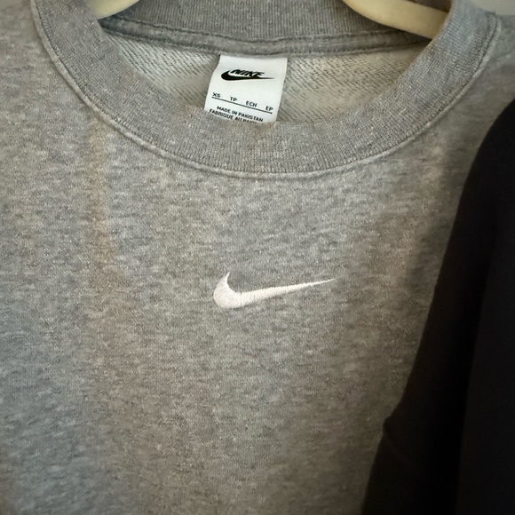 Nike Sweatshirts - Picture 3 of 3